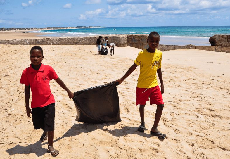 marine-conservation-beach-cleanup